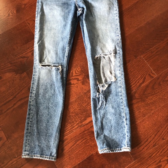 Levi’s 90s Distressed Jeans - Picture 2 of 6